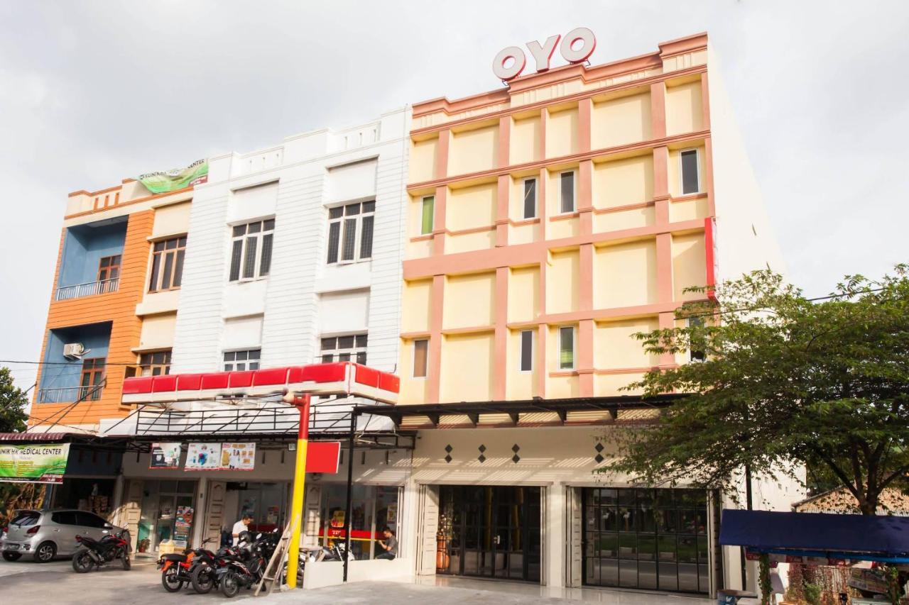 Oyo 2361 Hotel Winston Glugur Extérieur photo