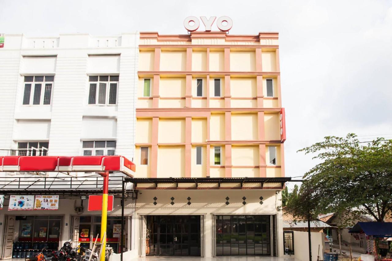Oyo 2361 Hotel Winston Glugur Extérieur photo