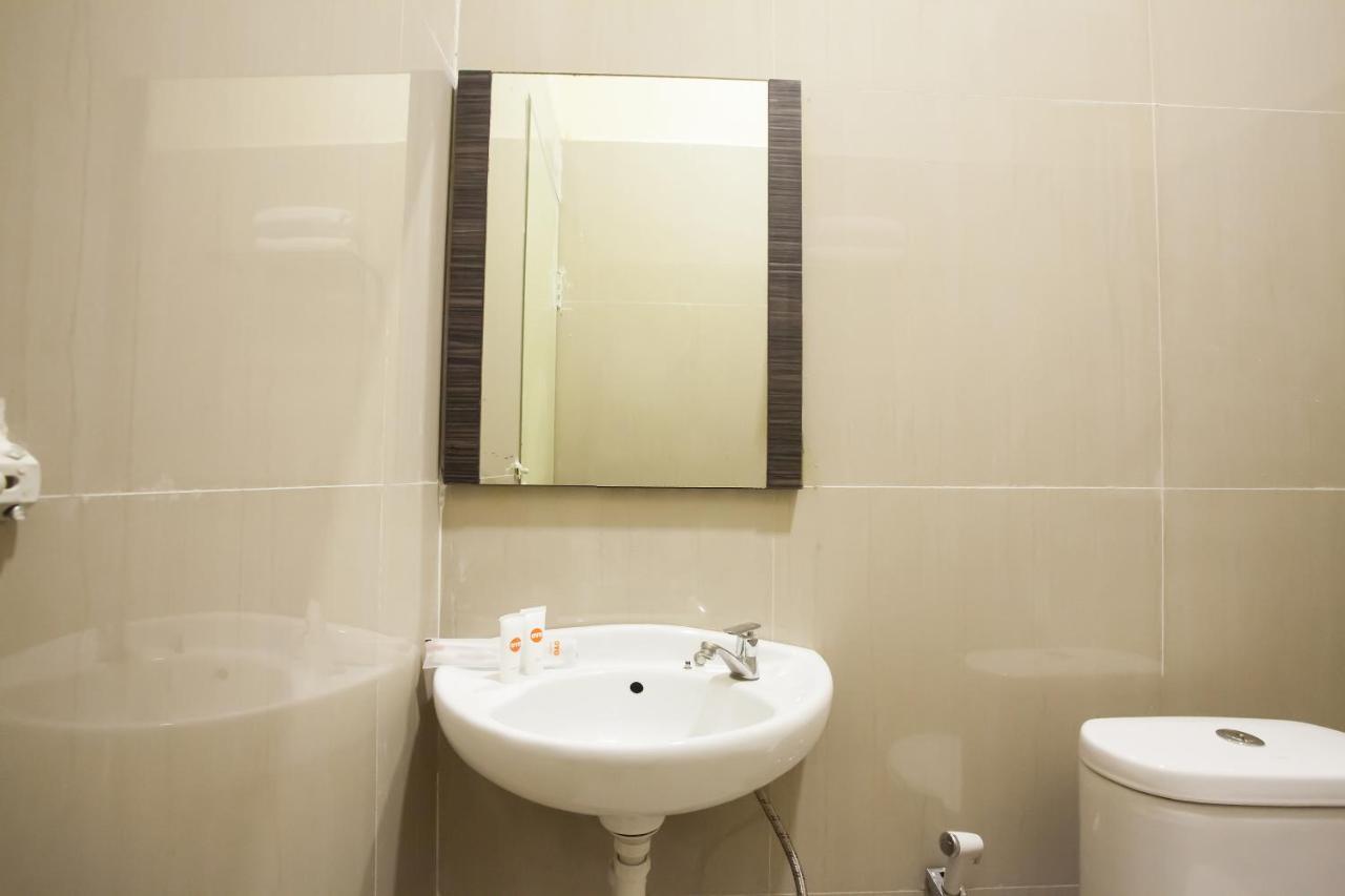 Oyo 2361 Hotel Winston Glugur Extérieur photo